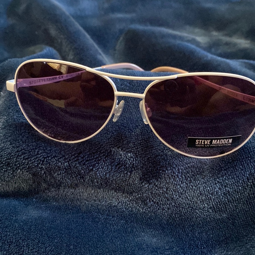 Steve Madden Jetsetter white sunglasses